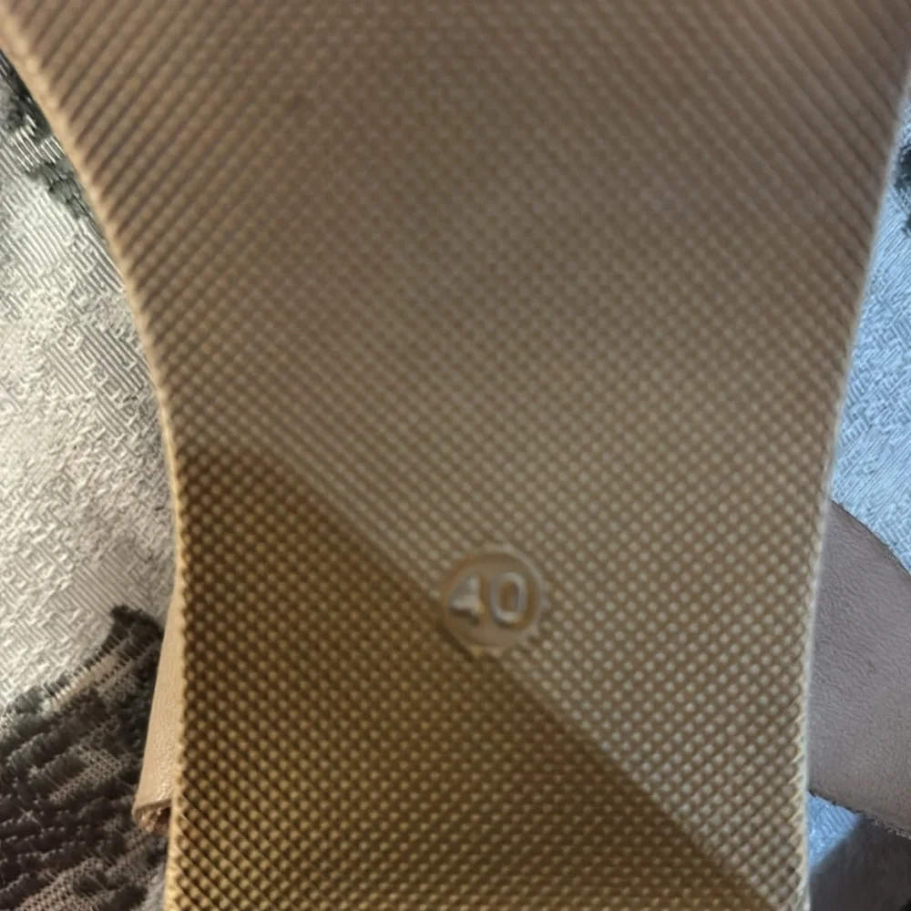 Sandals - Picture 8 of 8